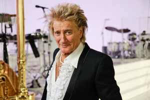 ROD STEWART QUITTE LA SCÈNE APRÈS UNE PROCÉDURE CARDIAQUE