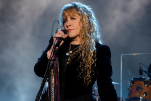 STEVIE NICKS FAIT UNE PRÉSENTATION D&rsquo;IMPACT SUR LA TÉLÉVISION AMÉRICAINE