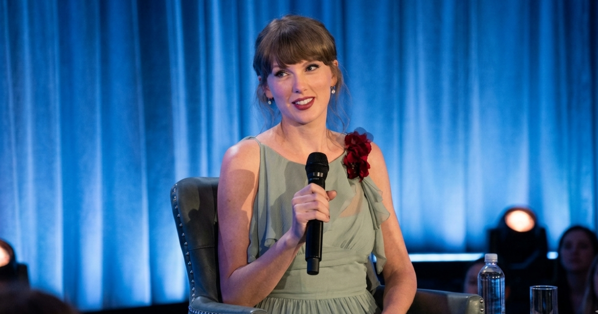 TAYLOR SWIFT REVISITE 20 ANS DE CARRIÈRE AU GRAMMY MUSEUM