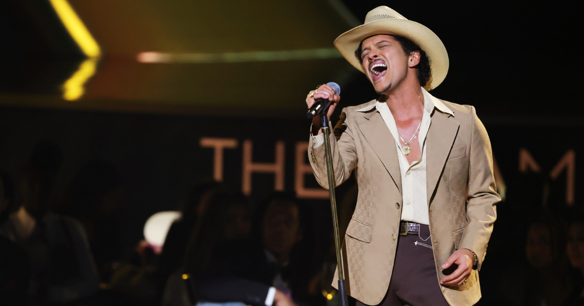 BRUNO MARS RETOURNE AU TOP 10 DU BILLBOARD