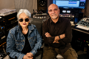 CYNDI LAUPER DONNE DES INDICES SUR DES NOUVELLES POSSIBLES POUR « TRUE COLORS »