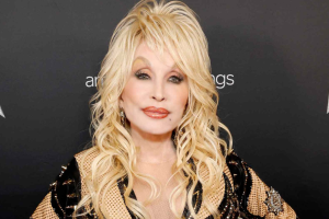 DOLLY PARTON A GAUCHÉ SA PROPRE FÊTE D&rsquo;HOMMAGE PRÉVUE