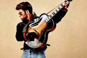 LA GUITARE « FAITH » DE GEORGE MICHAEL EST MISE AUX ENCHÈRES