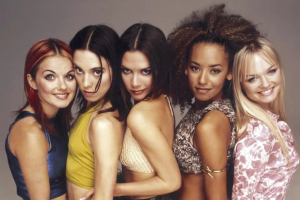 LES SPICE GIRLS REVISENT LEUR CARRIÈRE DANS UNE COLLECTION SPÉCIALE 30 ANS