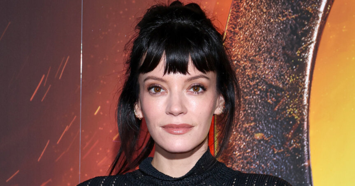 LILY ALLEN RÉVÈLE COMMENT SA VIE PERSONNELLE A INFLUENCE LA PHASE ACTUELLE