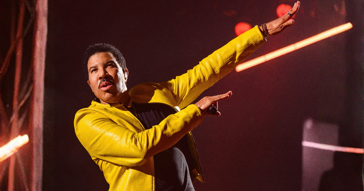 LIONEL RICHIE ARRÊTE LA TOURNÉE POUR PRENDRE SOIN DE LA SANTÉ