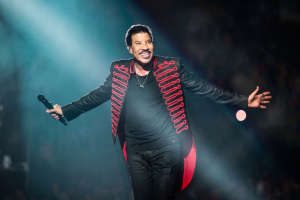 LIONEL RICHIE RÉCUPÈRE BIEN APRÈS UNE INTERVENTION CARDIAQUE