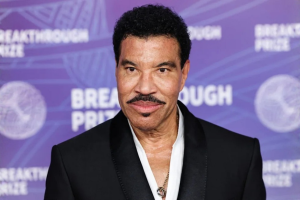 LIONEL RICHIE SUBIT DES EXAMENS CARDIAQUES, DIT LA PRESSE AMÉRICAINE