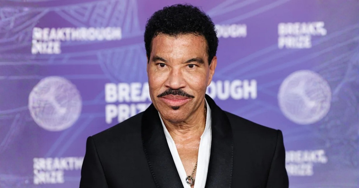 LIONEL RICHIE SUBIT DES EXAMENS CARDIAQUES, DIT LA PRESSE AMÉRICAINE
