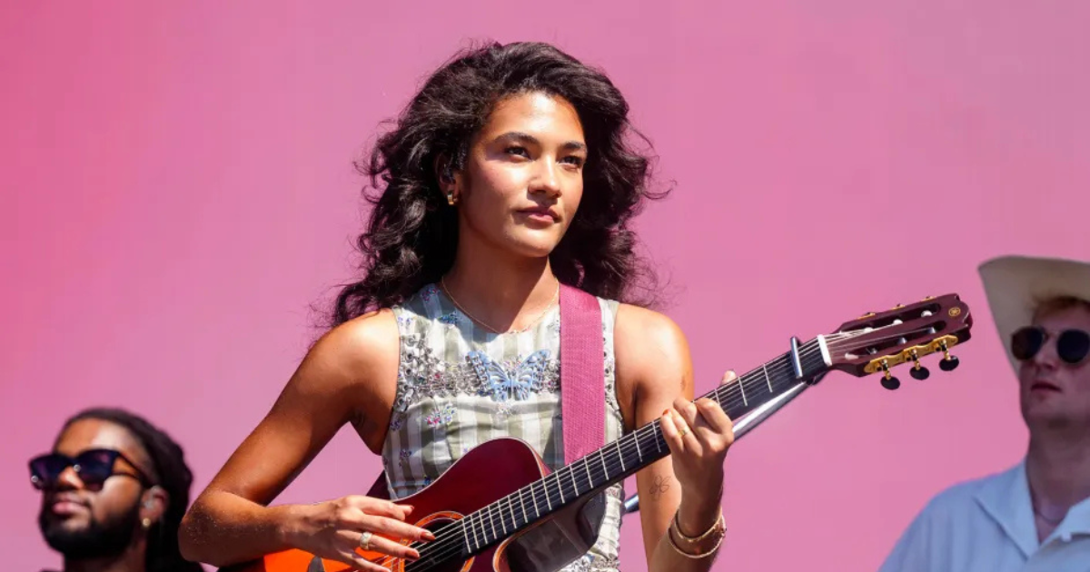 OLIVIA DEAN A SIX PISTES PARMI LES PLUS GRANDES CHANSONS DE L'ANNÉE AU ROYAUME-UNI
