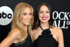 OLIVIA RODRIGO HOMME SHERYL CROW