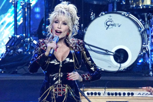 ROCK HALL ANNONCE « 9 TO 5 DAY » EN HOMMAGE À DOLLY PARTON