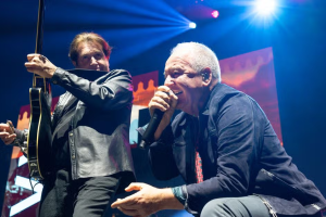SIMPLE MINDS FERME LE FESTIVAL DE LA BBC EN ÉCOSSE