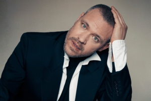 WILL YOUNG REVISITE LE DÉBUT DE SA CARRIÈRE DANS UNE TOURNÉE QUI CÉLÈBRE 25 ANS DE MUSIQUE