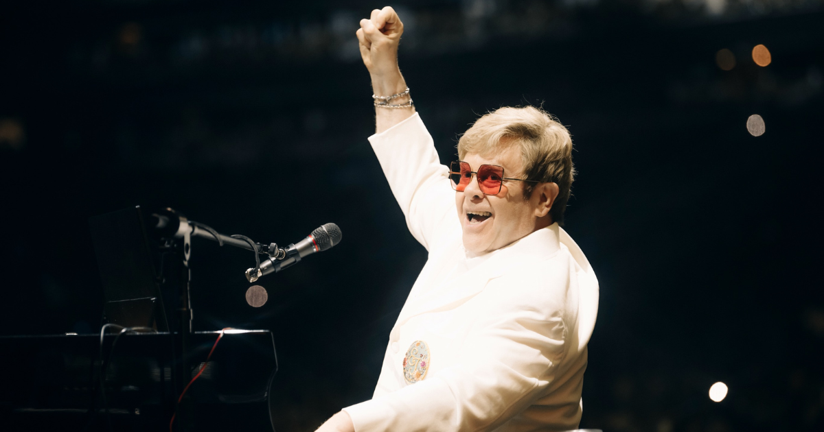 ELTON JOHN MONTRE COMMENT UNE CHANSON CHANGE QUAND ELLE EST JUSTE PIANO ET VOIX