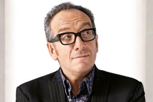 ELVIS COSTELLO OUVRE LES ARCHIVES DES PREMIÈRES ÉTAPES DE SA CARRIÈRE