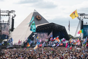 GLASTONBURY 2027 COMPLET DE BILLETS SANS ANNONCER UNE SEULE ATTRACTION