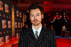 HARRY STYLES ANNONCE UN CLIP DE CHANSON SPÉCIAL POUR LES FANS