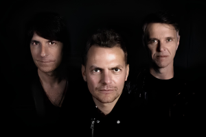 TOPLOADER SAUVE POP ESSENCE DANS UN NOUVEAU SINGLE APRÈS UNE DÉCENNIE